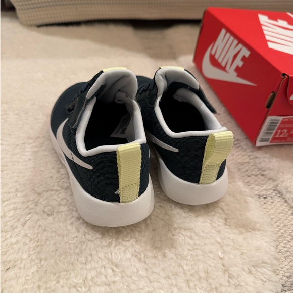 Nike size 12C kids tennis shoes, navy/light yellow/white - Picture 4 of 5